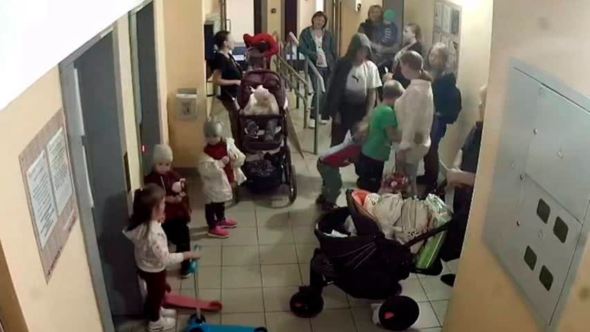 Фото - В российском городе жильцы начали выстраиваться в очереди из-за поломки лифта